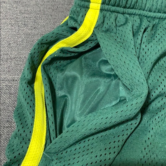 NWOT Oregon Ducks Nike basketball shorts - Picture 6 of 7